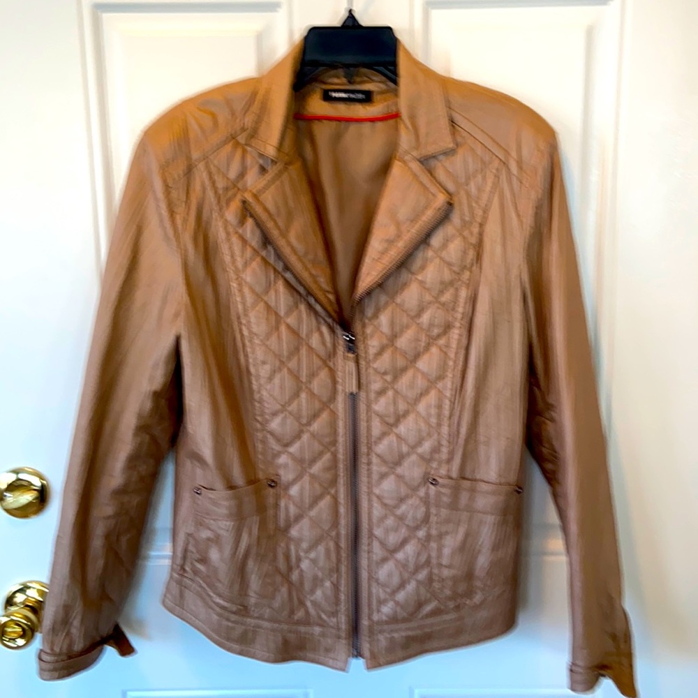 FRANK WALDER BEIGE JACKET WITH POCKETS.